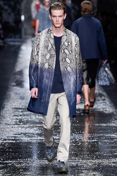Look 17